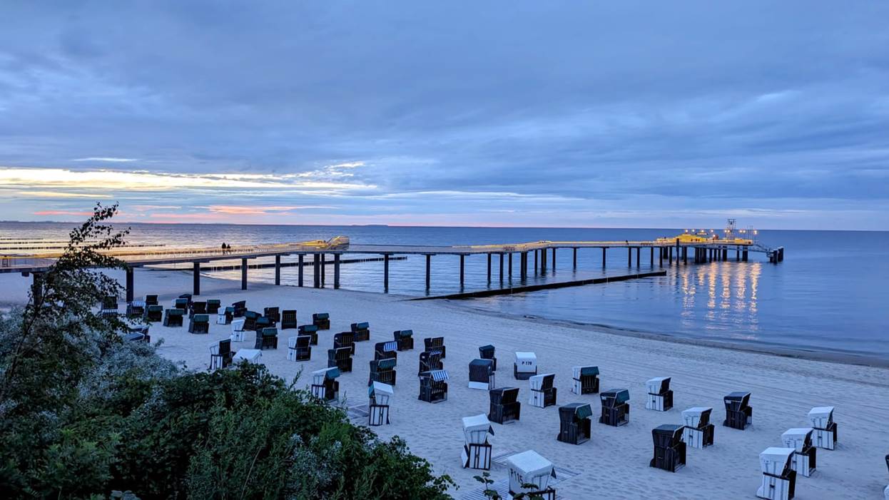 Ein Bild, das drauen, Himmel, Wasser, Wolke enthlt.

Automatisch generierte Beschreibung