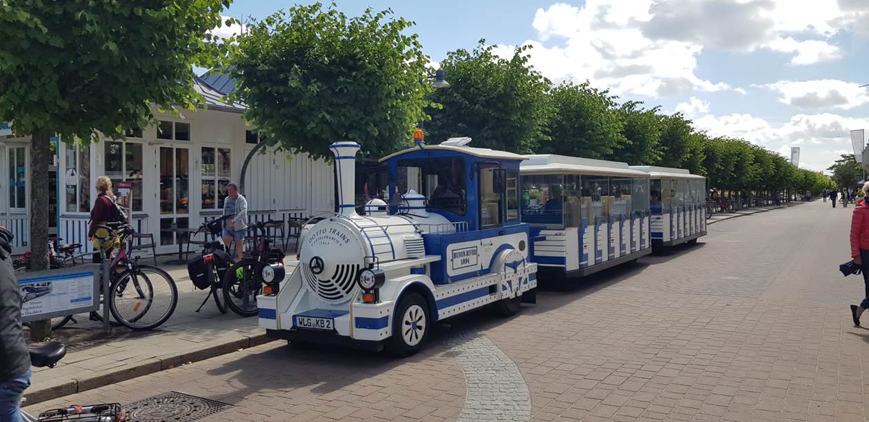 Ein Bild, das drauen, Landfahrzeug, Fahrzeug, Himmel enthlt.

Automatisch generierte Beschreibung