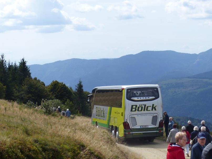 Ein Bild, das Text, drauen, Himmel, Gras enthlt.

Automatisch generierte Beschreibung