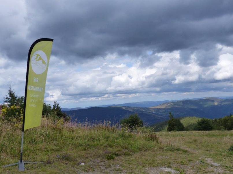 Ein Bild, das Text, Gras, Himmel, drauen enthlt.

Automatisch generierte Beschreibung