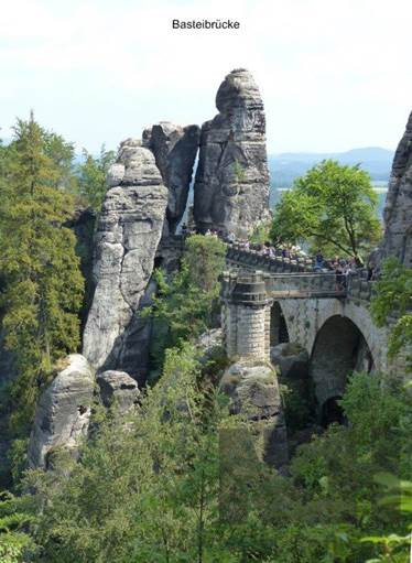 Ein Bild, das drauen, Rock, Gebude, Gras enthlt.

Automatisch generierte Beschreibung