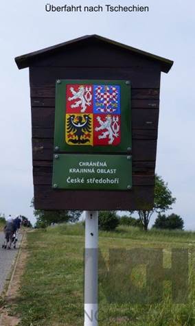 Ein Bild, das Gras, drauen, Text, Schild enthlt.

Automatisch generierte Beschreibung